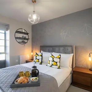 https://modern-2-bedroom-town-centre-apartment.tophotelsbath.com